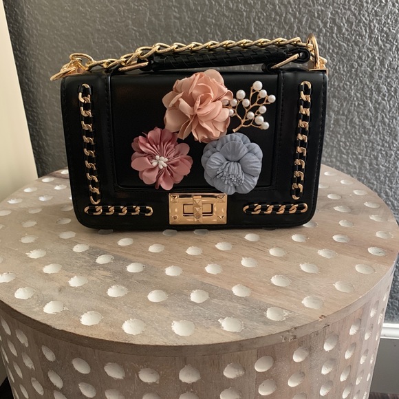 🎉Last One🎉HP🎉💕 Floral Bead Crossbody💕 - Picture 6 of 8